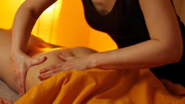 Anticellulite massage and bodywrapping